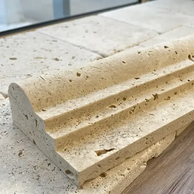 Corniche moulurée travertin 1er choix mix beige 6.4/30.5 cm Ep. 1/3 cm - 0.305 ml par unité