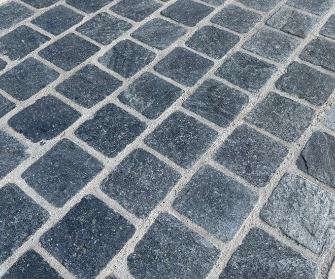 Pavé ardoise schiste Monsoon black 14/14 cm Ep. 2/3 cm - unité de vente : 1 m² pour 42 pavés