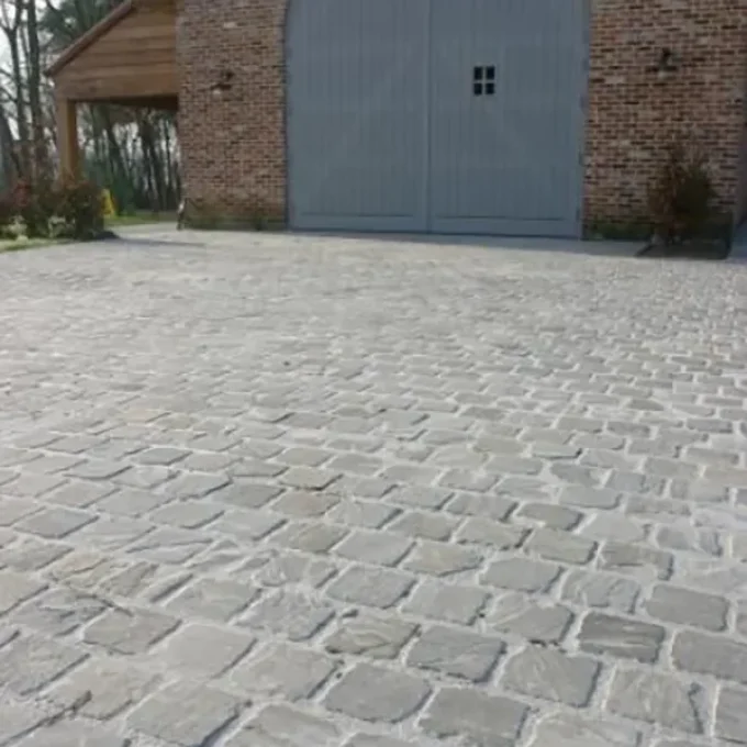 Pavés grès kandla Gris 10/10 cm Ep. 5/7 cm - unité de vente : 1 m² pour 76 pavés