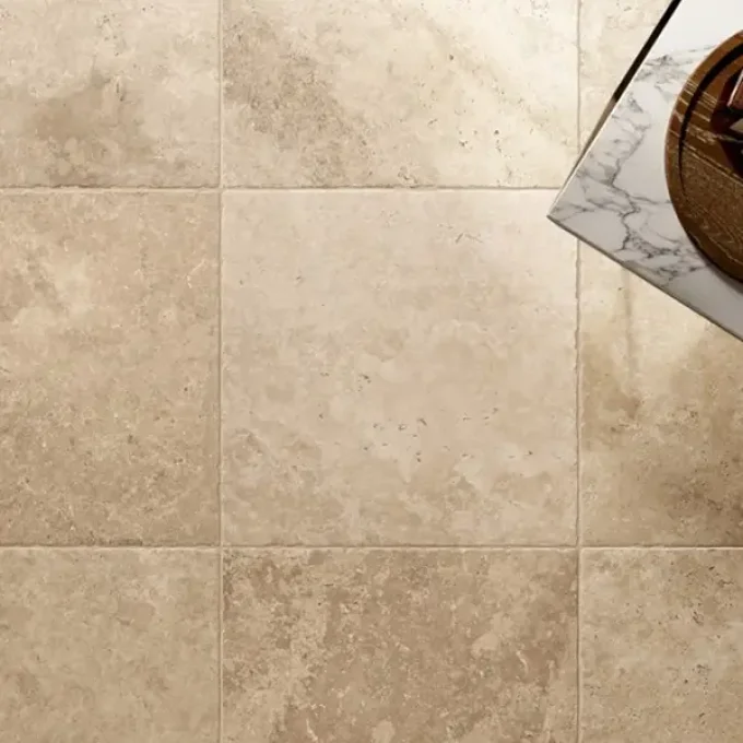 Dallage travertin 1er choix mix beige 20.3/20.3 cm Ep. 1.2 cm - Unité de vente 1.0185 m² (24 dalles)